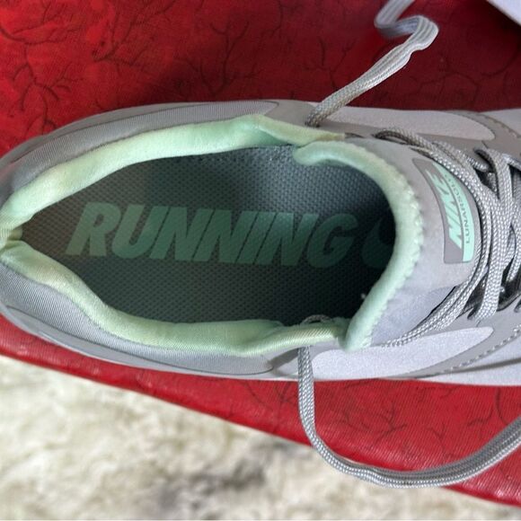 Nike Women's Gray Running Shoes - Picture 6 of 9